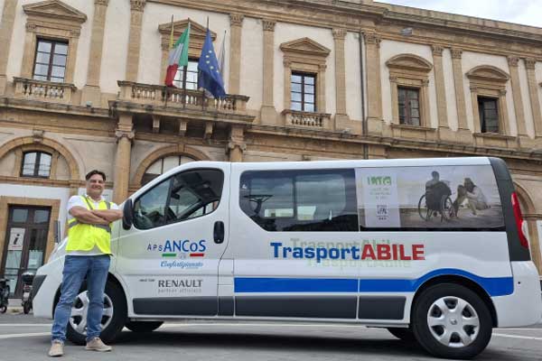 Elettori disabili a Caltanissetta e il trasporto gratuito con il pulmino ANCoS
