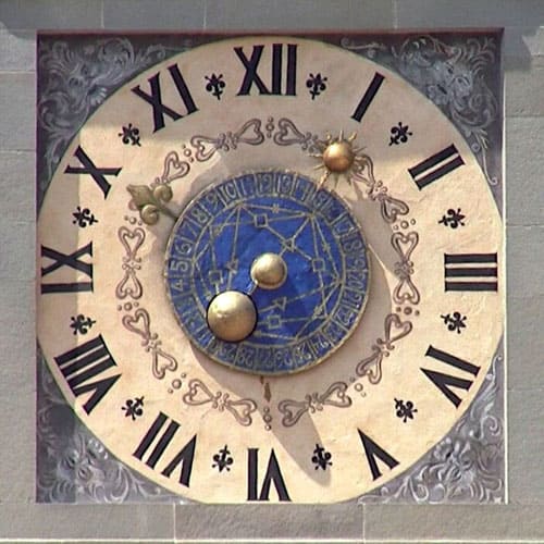 Il restauro del quadrante dell'orologio astronomico ad Arezzo